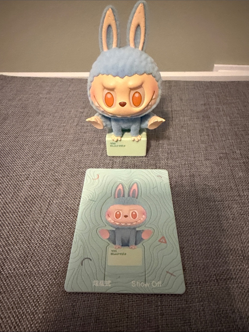 Show Off Lazy Yoga Labubu